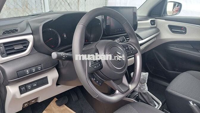 Suzuki Swift 2025 màu trắng giao ngay