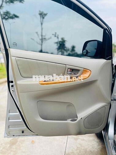 Toyota Innova 2009 G - 240747 km