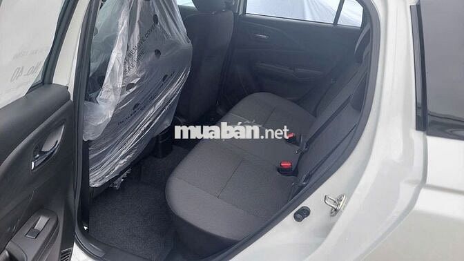 Suzuki Swift 2025 màu trắng giao ngay
