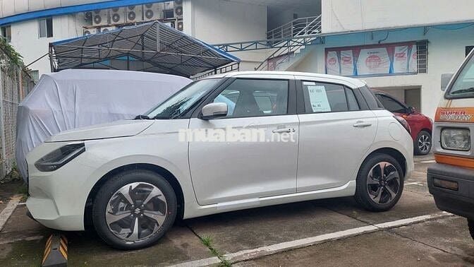 Suzuki Swift 2025 màu trắng giao ngay