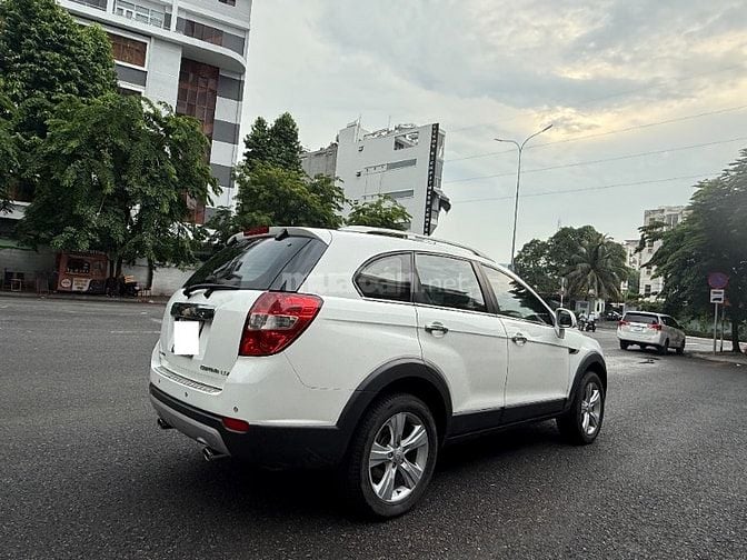 Cần bán CHEVROLET - CAPTIVA - LTZ đời 2013 số tự động ,màu trắng