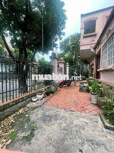 Bán đất tặng kèm biệt thự 213m2 khu an ninh yên tĩnh giữa lòng Sài Gòn