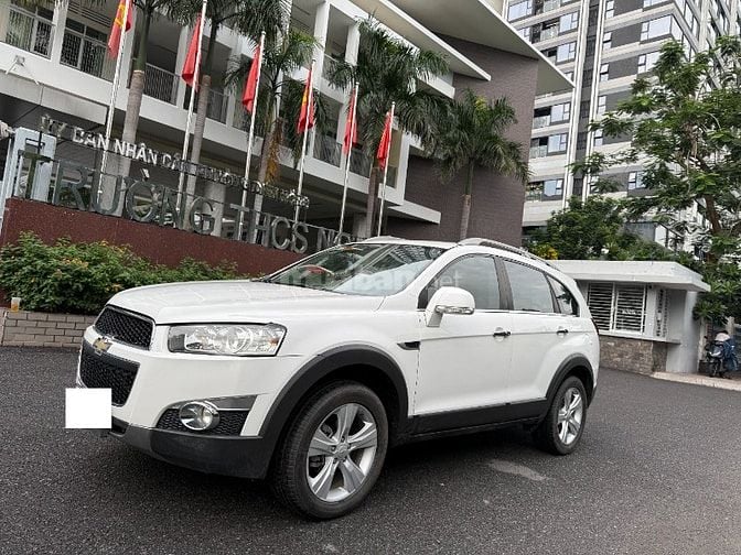 Cần bán CHEVROLET - CAPTIVA - LTZ đời 2013 số tự động ,màu trắng