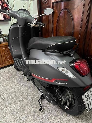 vespa sprint 150 cc màu xám đen