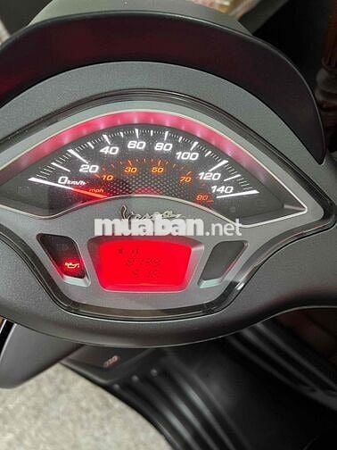 vespa sprint 150 cc màu xám đen