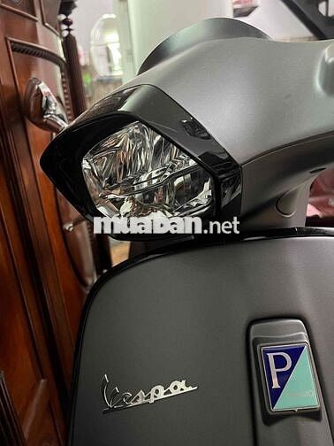 vespa sprint 150 cc màu xám đen