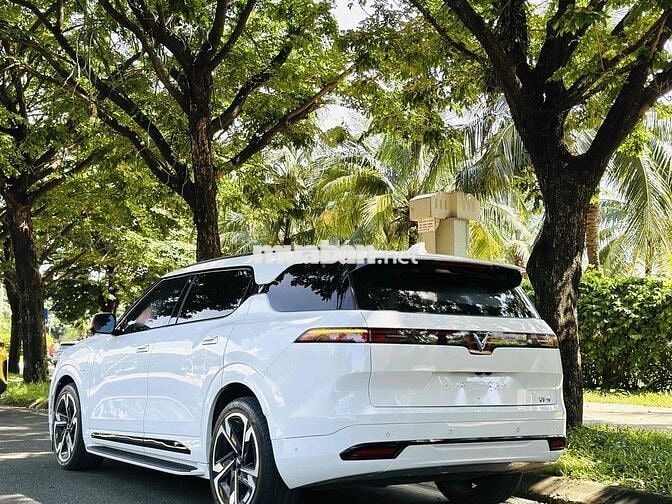 VinFast VF9 Plus pin mới CATL 620km/1 lần sạc
