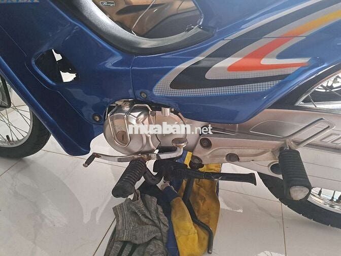Nhà dư muôŉ bán bót 1 chíêc xe