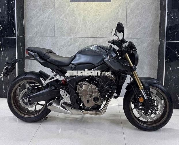 Honda CB650 xám titan 2023 siêu lướt