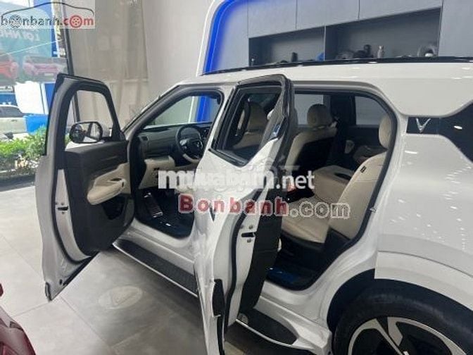 VinFast VF9 Plus 2025