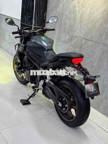 Honda CB650 xám titan 2023 siêu lướt