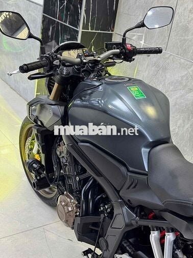 Honda CB650 xám titan 2023 siêu lướt