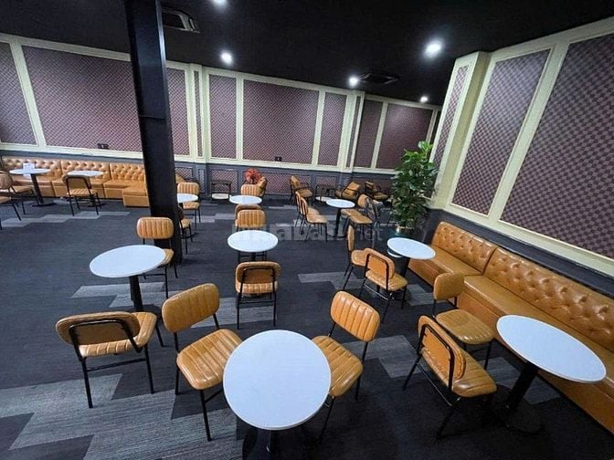 Cho thuê nhà mặt tiền Calmette, P.N.T.Bình, Q.1 giá 200tr