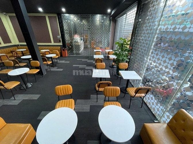 Cho thuê nhà mặt tiền Calmette, P.N.T.Bình, Q.1 giá 200tr