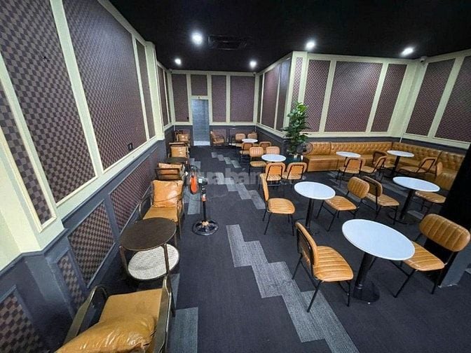 Cho thuê nhà mặt tiền Calmette, P.N.T.Bình, Q.1 giá 200tr
