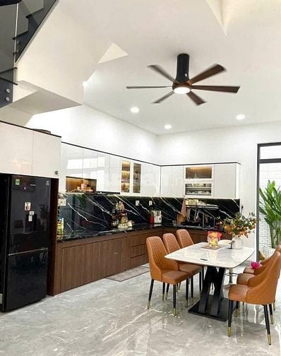 CHÍNH CHỦ BÁN GẤP CĂN NHÀ SHR 2 LẦU ĐƯỜNG THÔNG XE HƠI 