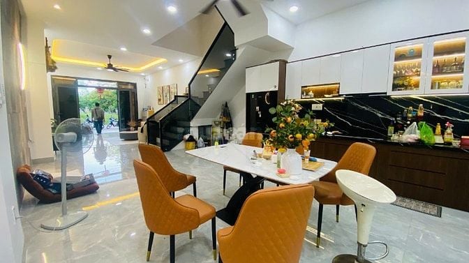 CHÍNH CHỦ BÁN GẤP CĂN NHÀ SHR 2 LẦU ĐƯỜNG THÔNG XE HƠI 