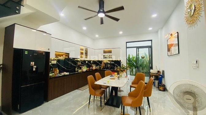 CHÍNH CHỦ BÁN GẤP CĂN NHÀ SHR 2 LẦU ĐƯỜNG THÔNG XE HƠI 