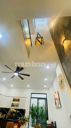 CHÍNH CHỦ BÁN GẤP CĂN NHÀ SHR 2 LẦU ĐƯỜNG THÔNG XE HƠI 