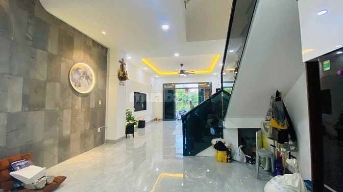 CHÍNH CHỦ BÁN GẤP CĂN NHÀ SHR 2 LẦU ĐƯỜNG THÔNG XE HƠI 