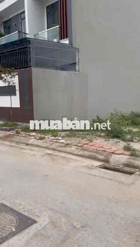 Nhà em cần bán lô đất 2 mặt tiền tại ngã tư khu đô thị mới Chi Đông, M