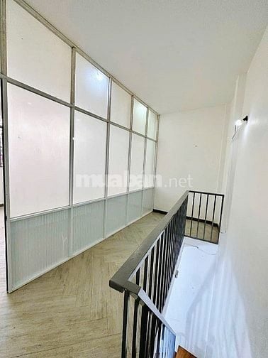 Nhà hẻm xe hơi, có thể làm vphòng cách sân bay 15p, gần chợ, gần Lotte