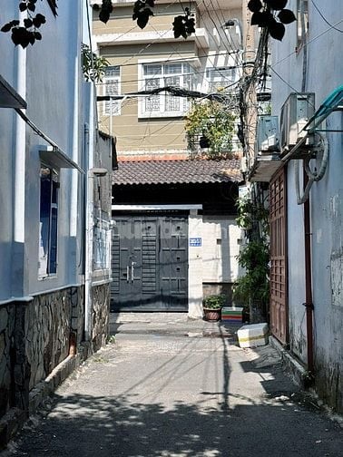 Nhà hẻm xe hơi, có thể làm vphòng cách sân bay 15p, gần chợ, gần Lotte