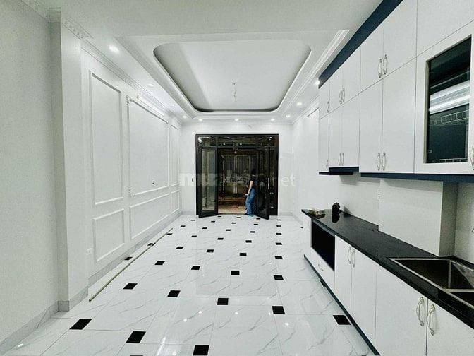 Bán nhà phố Đại La thoáng trước sau, Dt 40m2, mt 4m, 5 tầng thang máy.