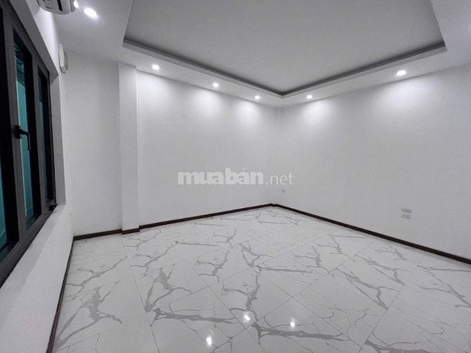 Nhà Phố Lò Đúc Hai Bà Trưng 30m 5 tầng , thang máy 10.8 tỷ.           