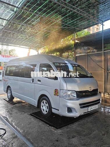 2013 máy dầu 9 chỗ.  Nhập khẩu nhật bản