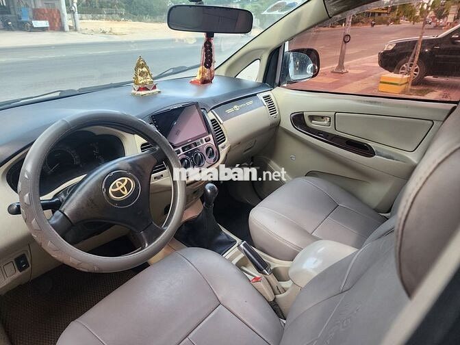 Toyota Innova 2008 J - 123456 km