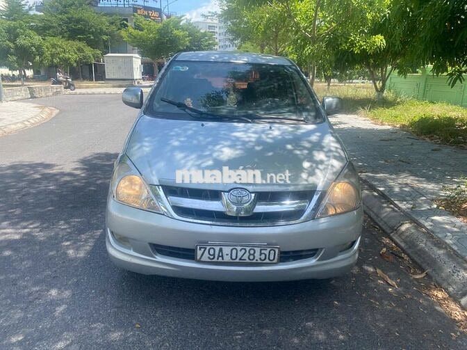 Toyota Innova 2008 J - 123456 km
