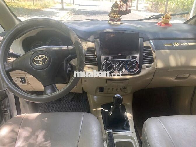 Toyota Innova 2008 J - 123456 km