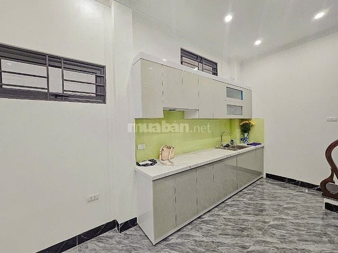 Bán nhà Lê Thanh Nghị, DT 42m2, mt 4m, 5 tầng thang máy xây mới ở ngay