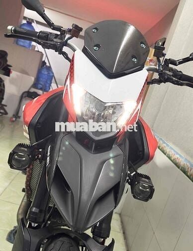 Hypermotard 821