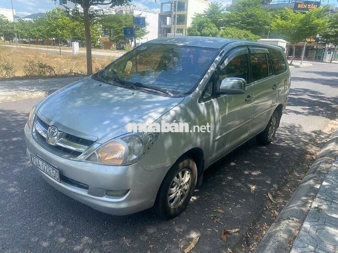 Toyota Innova 2008 J - 123456 km