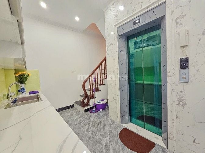 Bán nhà Lê Thanh Nghị, DT 42m2, mt 4m, 5 tầng thang máy xây mới ở ngay