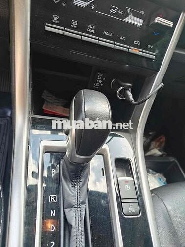 Mitsubishi Xpander AT Premium 2023 Odo 4v9