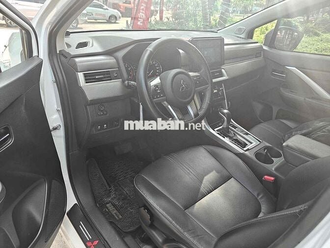 Mitsubishi Xpander AT Premium 2023 Odo 4v9