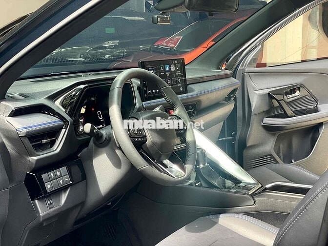 Toyota Yaris Cross 2024 bản xăng - xanh - 32460 km