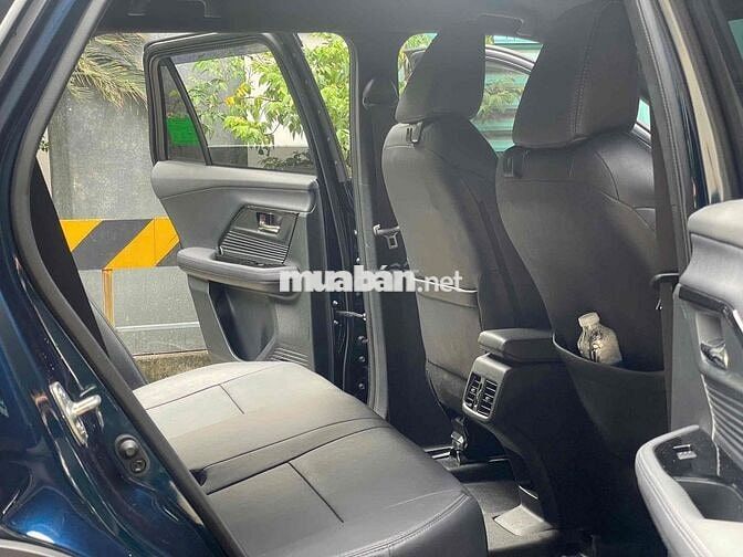 Toyota Yaris Cross 2024 bản xăng - xanh - 32460 km