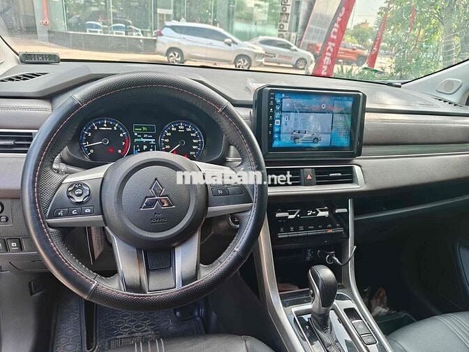 Mitsubishi Xpander AT Premium 2023 Odo 4v9