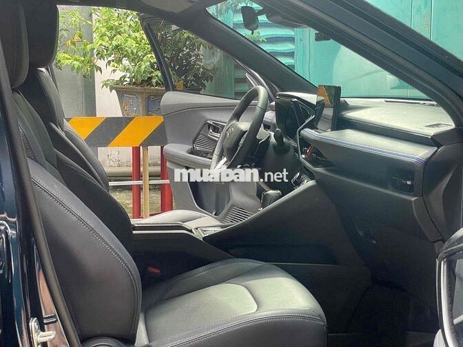 Toyota Yaris Cross 2024 bản xăng - xanh - 32460 km