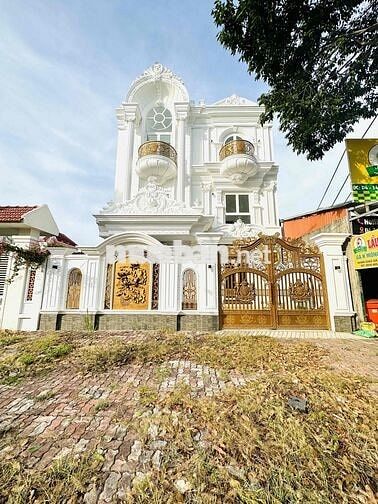 Biệt thự 1 trệt 2 lầu đường 1B KDC Nam Long gần vó nguyên giáp