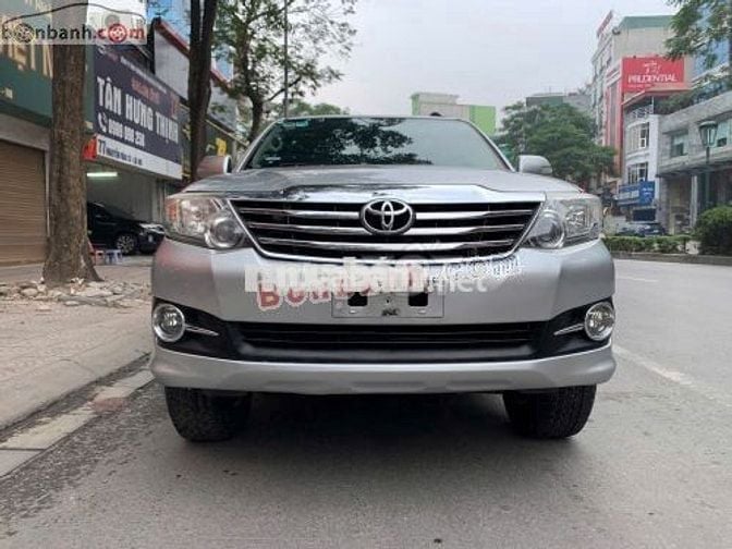 Toyota Fortuner 2.7V 4x2 AT 2015