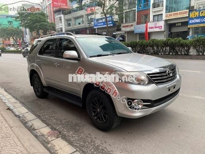Toyota Fortuner 2.7V 4x2 AT 2015