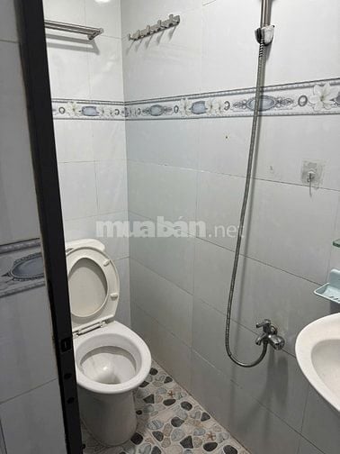 Cho thuê nhà hẻm 2.5m (XM) Bình Tiên, P.8, Q.6 giá 5.5tr