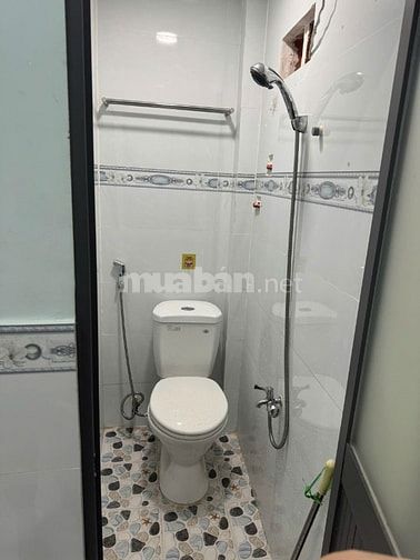 Cho thuê nhà hẻm 2.5m (XM) Bình Tiên, P.8, Q.6 giá 5.5tr