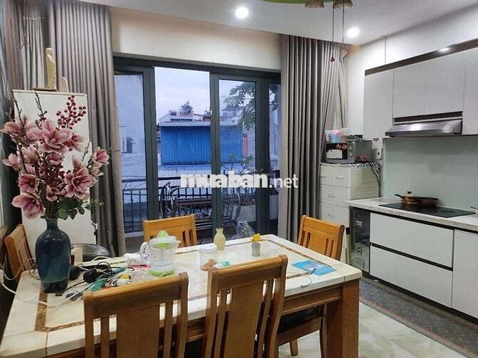 GIẢM CHÀO 200TR NHÀ ĐẸP - SỔ VUÔNG - HẺM XE TẢI TRÁNH