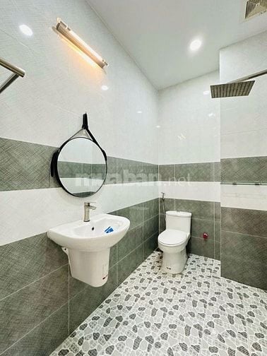 Nhỉnh 3 tỷ có ngay hàng hiếm đường 6m trung tâm Quận 1. LH: 0964463720